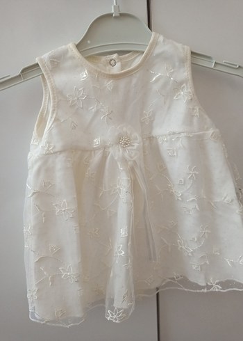 Kız Çocuk Beyaz Nakışlı Düğmeli Elbise - Görsel 2