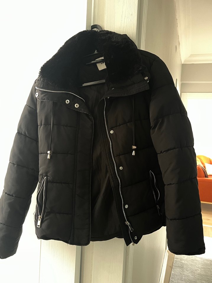 Kadın Siyah Şişme Kısa Kaban - Görsel 2