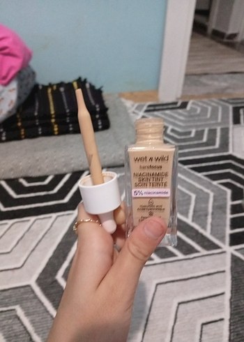 Beden Renk Wet n Wild Niacinamide Cilt Tonu Dengeleyici Fondöten