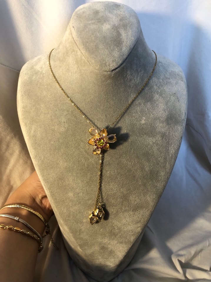 Altın Renk Zincir Detaylı Kadın ÇİCEKLİ SWAROSKİ MODEL KOLYE - Görsel 5