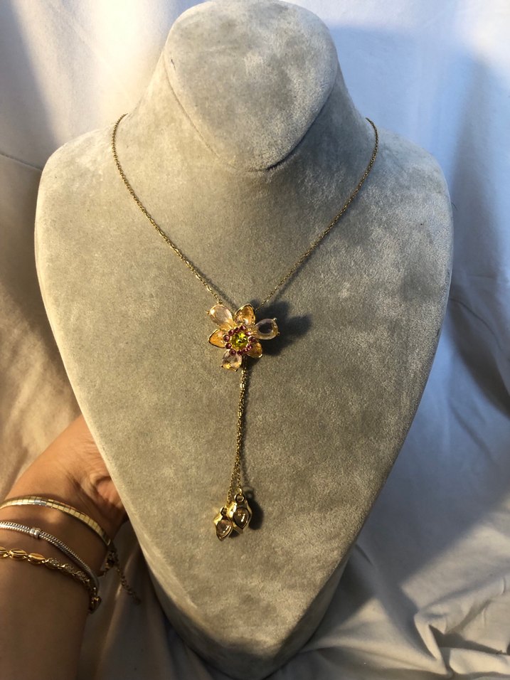 Altın Renk Zincir Detaylı Kadın ÇİCEKLİ SWAROSKİ MODEL KOLYE - Görsel 2