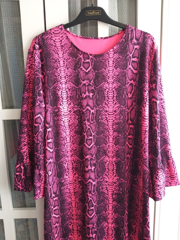 Pembe Yılan Desenli Uzun Kollu Uzun Elbise - Görsel 2