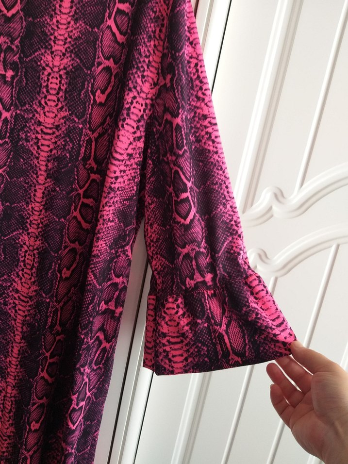 Pembe Yılan Desenli Uzun Kollu Uzun Elbise - Görsel 3