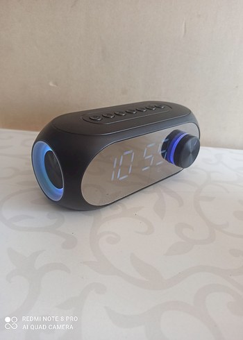 Siyah Bluetooth Hoparlör ve Dijital Saat