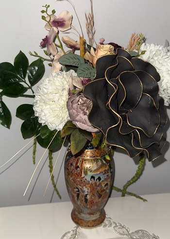 Koyu Desenli Beyaz Vazo - Görsel 2