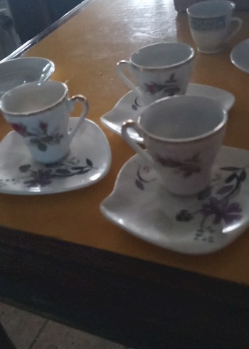 Beyaz Çiçek Desenli Porselen Fincan Takımı
