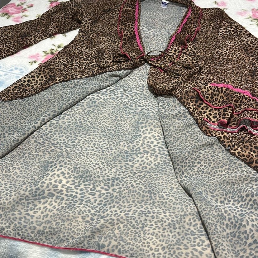 Leopar Desenli Uzun Kollu Kadın sabahlık - Görsel 2