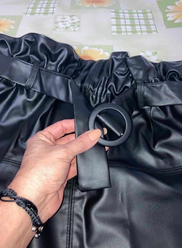 Siyah Deri Fırfırlı Mini Etek - Görsel 3