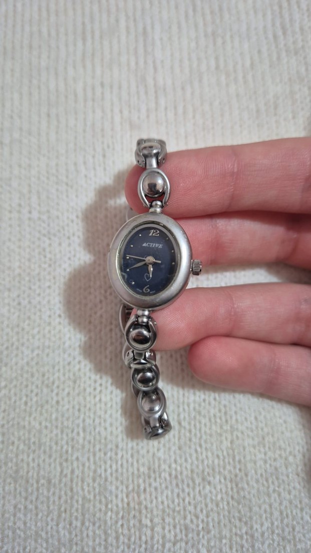 Zincir Detaylı Gri Kadın Kol Saati - Görsel 3