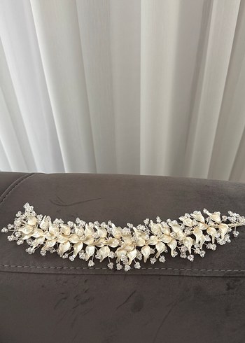  Beden beyaz Renk İnci ve Kristal Detaylı Bej Saç Aksesuarı