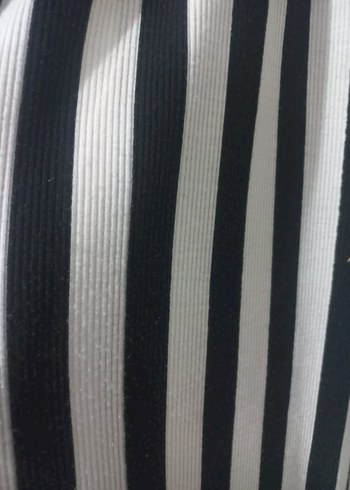 Çizgili Pilili V Yaka Uzun Elbise - Görsel 3