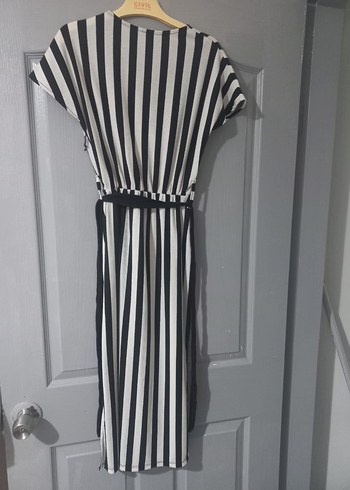 Çizgili Pilili V Yaka Uzun Elbise - Görsel 4