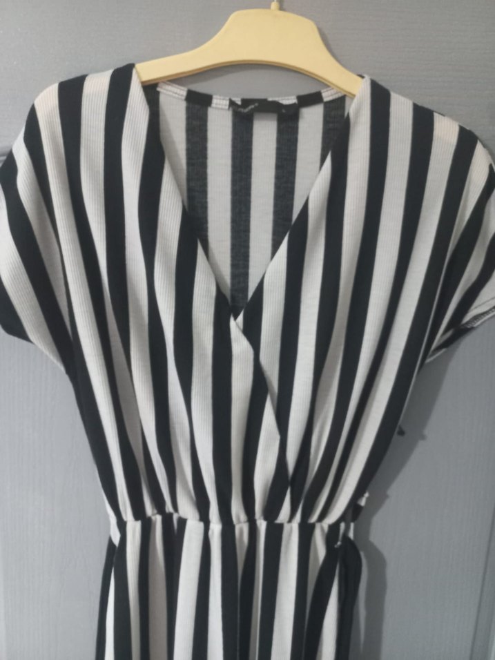 Çizgili Pilili V Yaka Uzun Elbise - Görsel 2