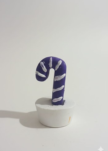 Renkli atkı ve şapkalı beyaz kardan adam figürü - Görsel 5