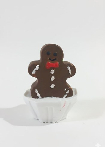 Renkli atkı ve şapkalı beyaz kardan adam figürü - Görsel 4