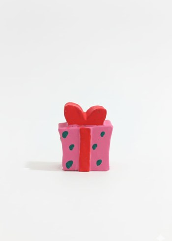 Renkli atkı ve şapkalı beyaz kardan adam figürü - Görsel 16