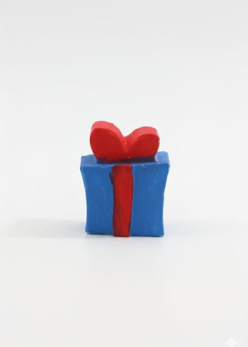 Renkli atkı ve şapkalı beyaz kardan adam figürü - Görsel 8