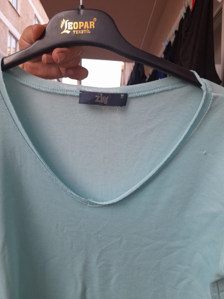 Mavi Pamuklu V Yaka Kısa Kollu Tişört - Görsel 2