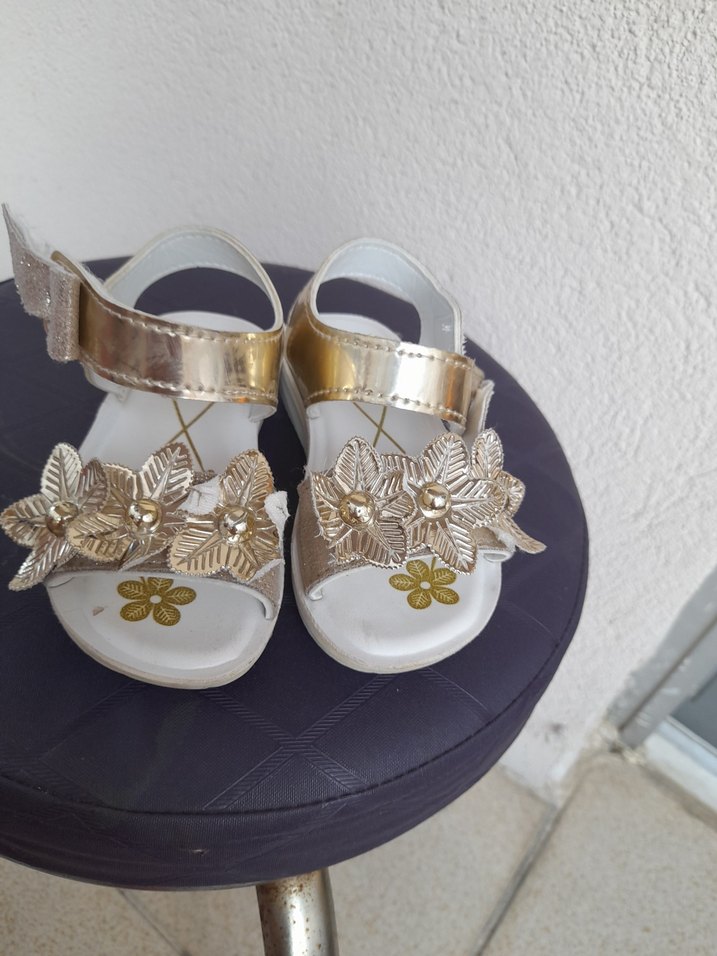 Kız Çocuk Beyaz Nakışlı Cırt Cırtlı Sandalet - Görsel 3