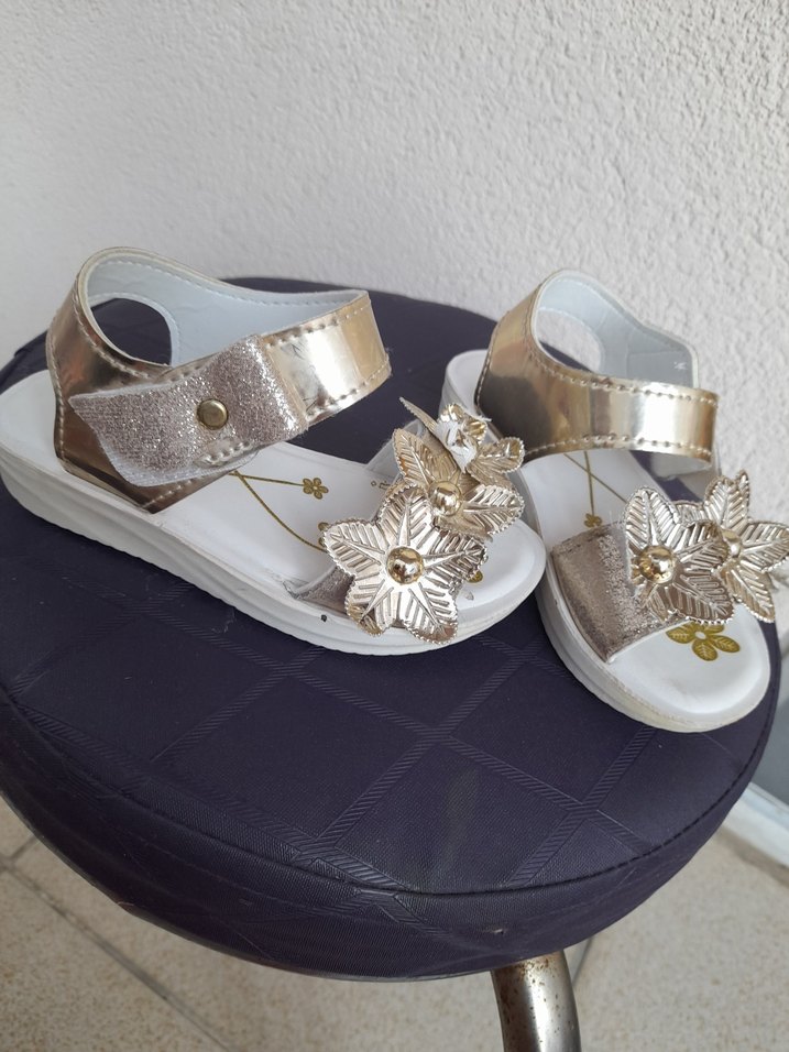 Kız Çocuk Beyaz Nakışlı Cırt Cırtlı Sandalet - Görsel 2