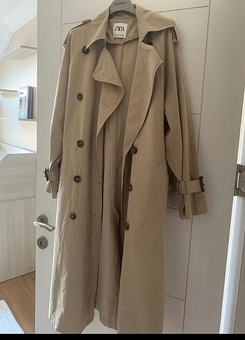 ZARA TRENCHCOAT