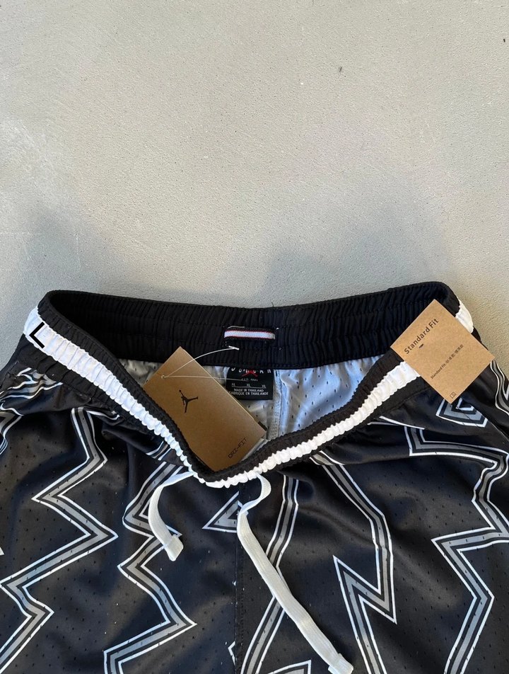 NİKE JORDAN ŞORT ZİGZAG DESENLİ - Görsel 2