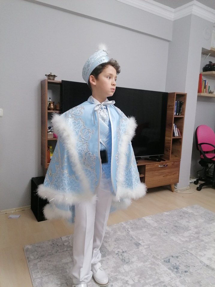 Mavi Kürklü Nakışlı Çocuk Kaftanı - Görsel 3