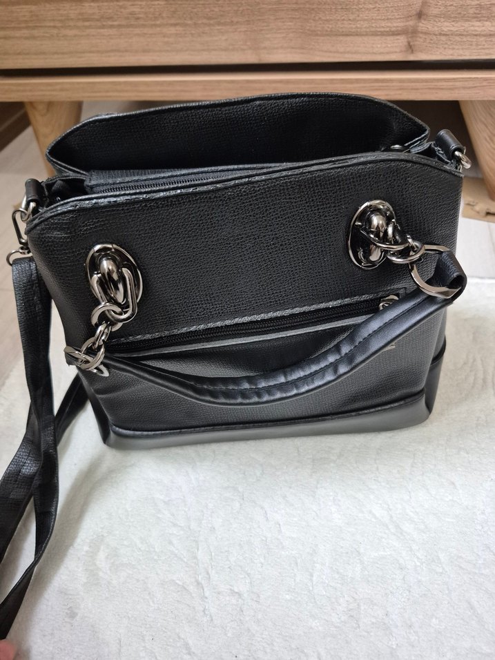 Siyah Parlak Deri Tokalı Kadın Çanta - Görsel 3