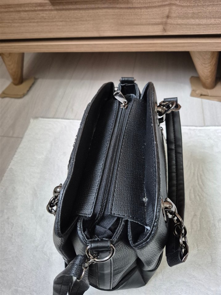 Siyah Parlak Deri Tokalı Kadın Çanta - Görsel 2