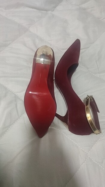 Diğer Stiletto kırmızı ayakkabı.