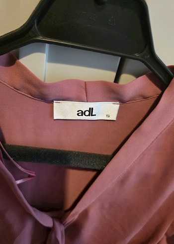 Pembe V Yaka Kısa Kollu Fırfırlı Bluz - Görsel 5