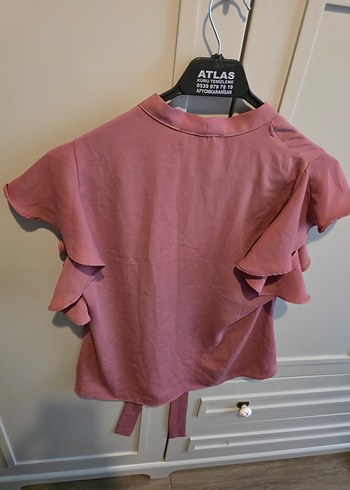 Pembe V Yaka Kısa Kollu Fırfırlı Bluz - Görsel 3