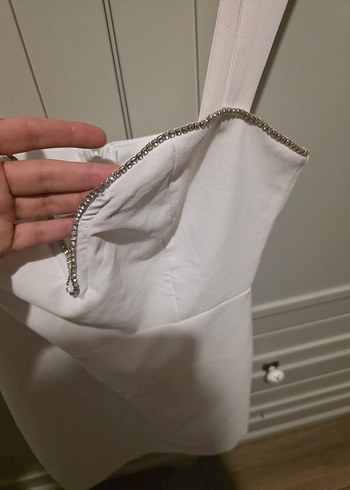 Drapeli V Yaka Beyaz Mini Elbise - Görsel 2