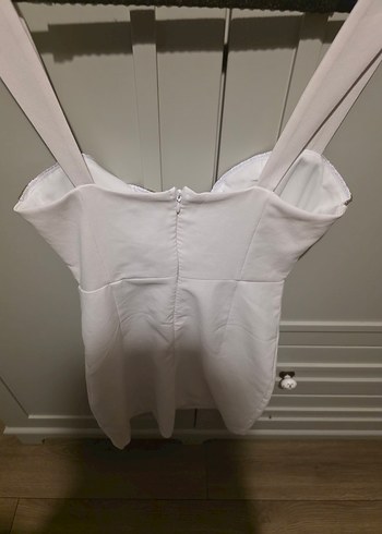 Drapeli V Yaka Beyaz Mini Elbise - Görsel 3