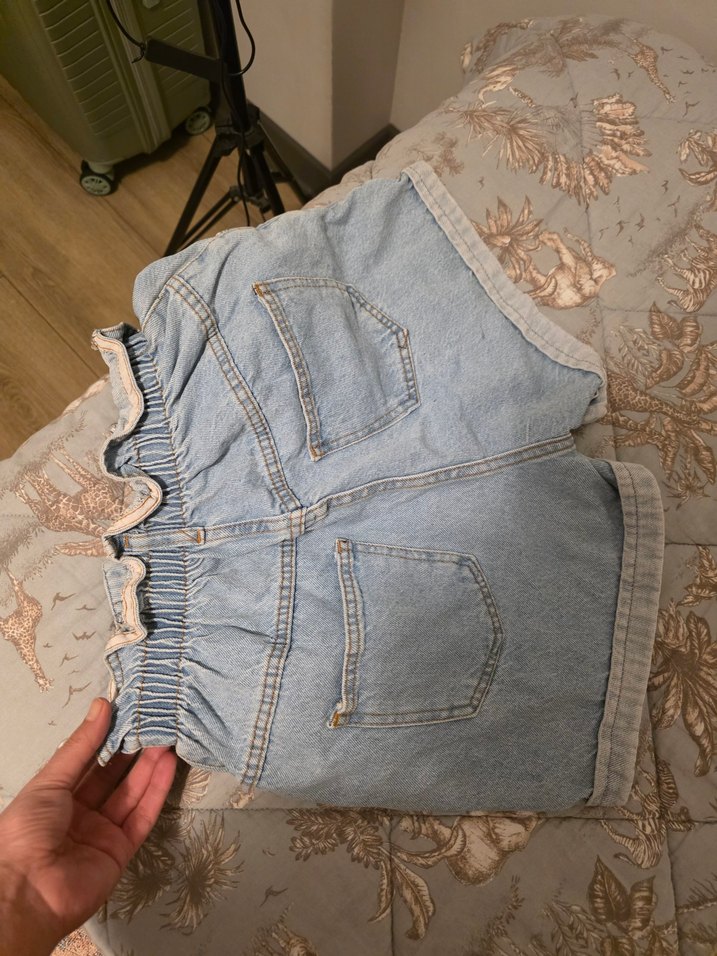 Düğmeli Bol Kesim Mini Kot Şort - Görsel 3