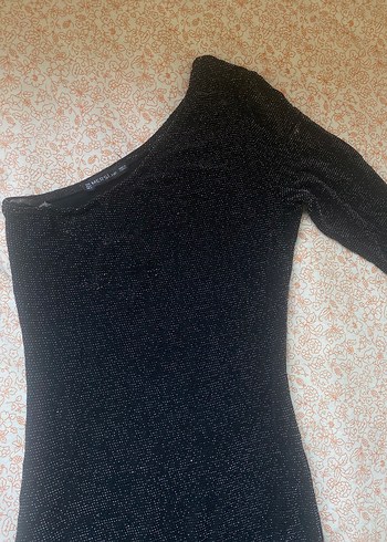 s Beden Parlak Siyah Tek Kollu Mini Abiye Elbise