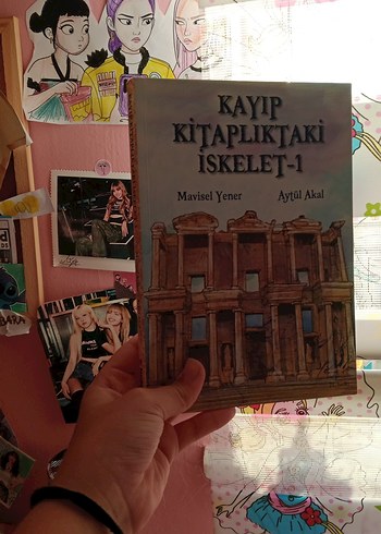 Kayıp Kitaplıktaki İskelet-1 Romanı