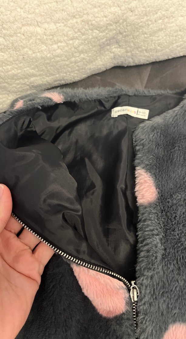 Kız Çocuk Gri Kalp Desenli Peluş Yelek - Görsel 3