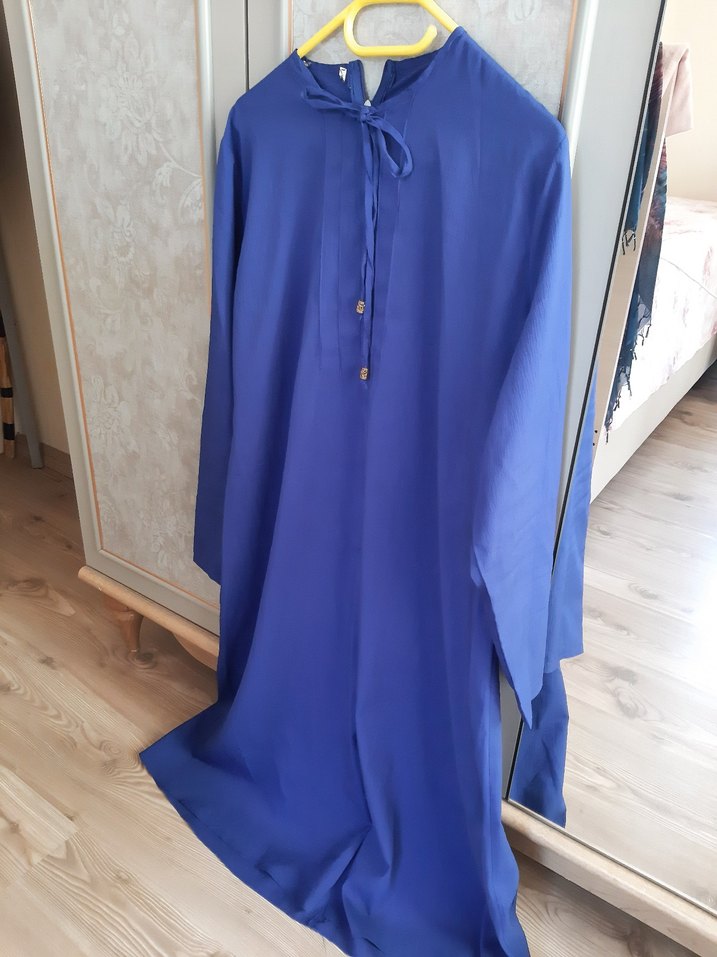 Uzun Kollu Mavi Saten Tunik - Görsel 2