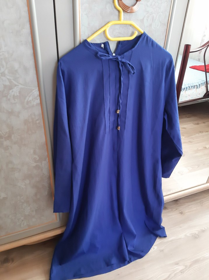 Uzun Kollu Mavi Saten Tunik - Görsel 3