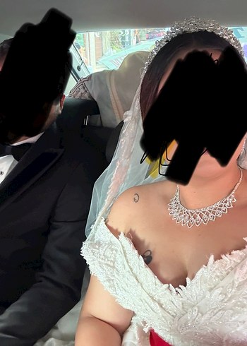 Düşük omuzlu özel tasarım 1 saat giyildi hasarı yırtığı yoktur