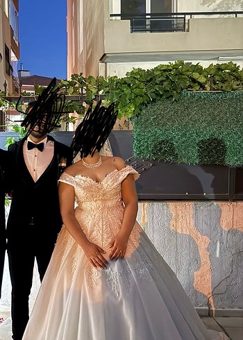 Gelinlik Düşük omuzlu özel tasarım 1 saat giyildi hasarı yırtığı yoktur