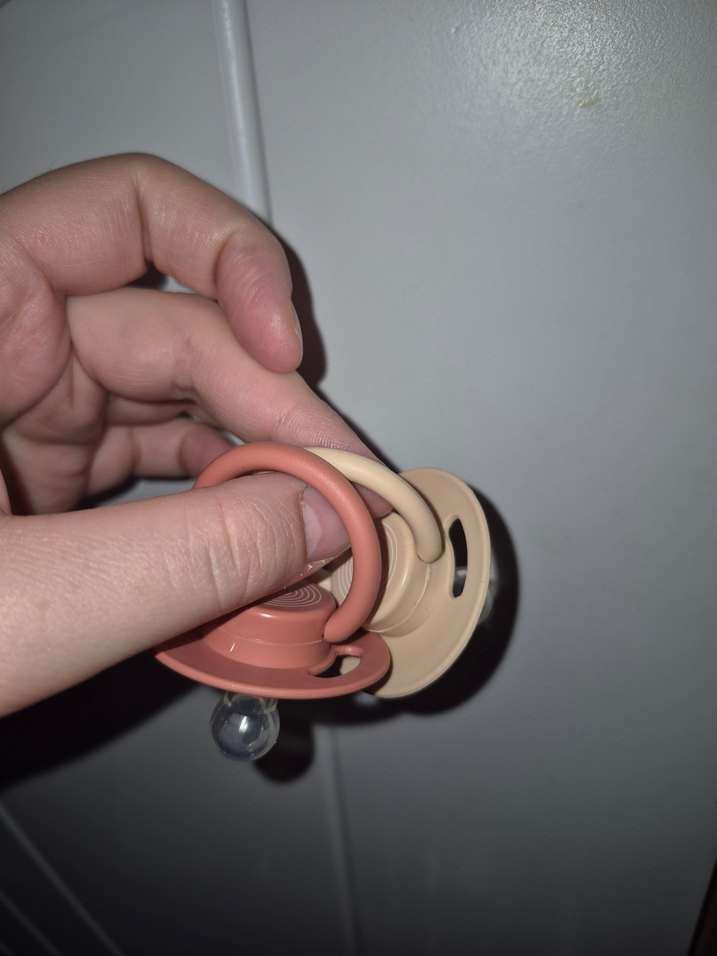 Wee Baby Bej ve pastel renkli silikon yuvarlak uçlu emzik seti - Görsel 2