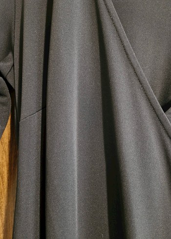 Drapeli Siyah Uzun V Yaka Elbise - Görsel 4