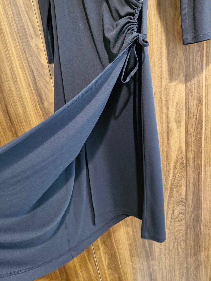 Drapeli Siyah Uzun V Yaka Elbise - Görsel 3