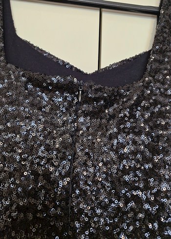 Siyah Parlak Midi V Yaka Kolsuz Elbise - Görsel 2