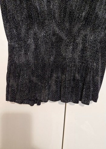 Kadın Siyah Kolsuz Pilili kendinden simli Bluz - Görsel 4