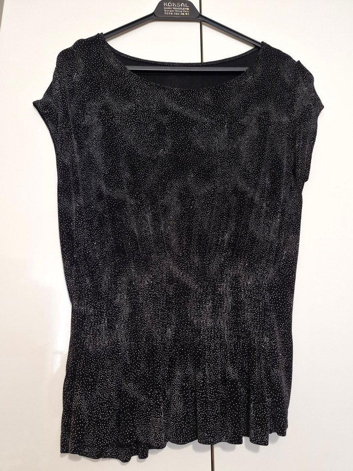 Kadın Siyah Kolsuz Pilili kendinden simli Bluz - Görsel 2