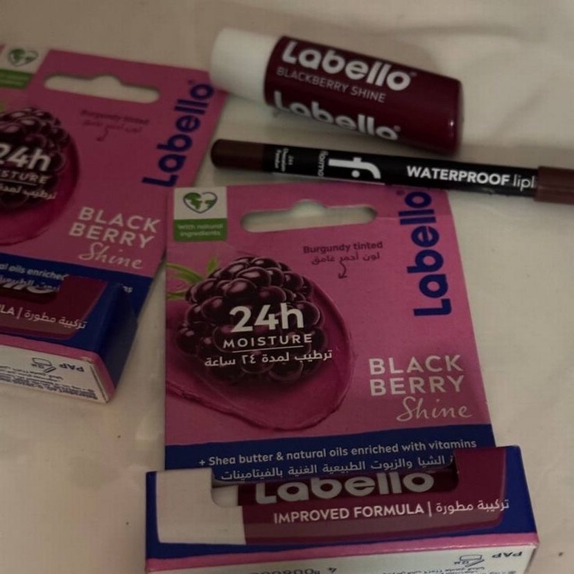 Labello Black Berry Shine Dudak Nemlendirici - Görsel 3