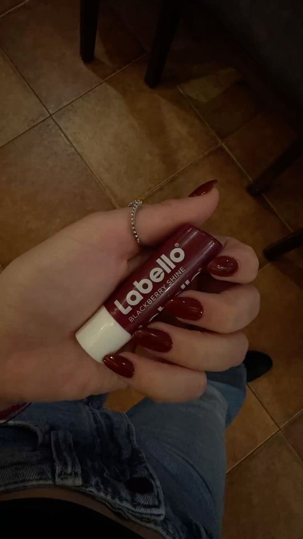 Labello Black Berry Shine Dudak Nemlendirici - Görsel 2